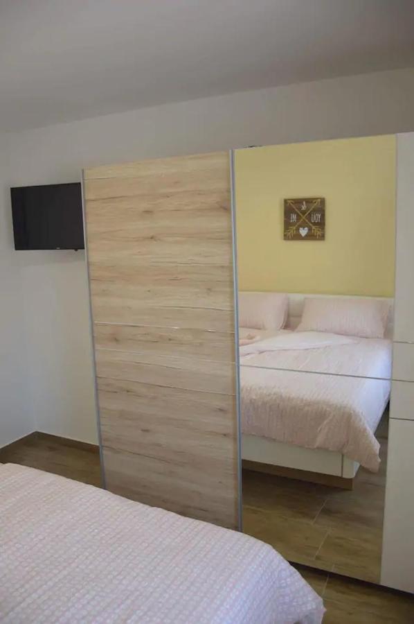 ורסאר Old Town Apartment Popovic מראה חיצוני תמונה