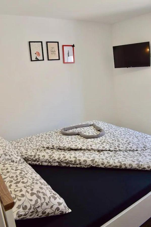 ורסאר Old Town Apartment Popovic מראה חיצוני תמונה